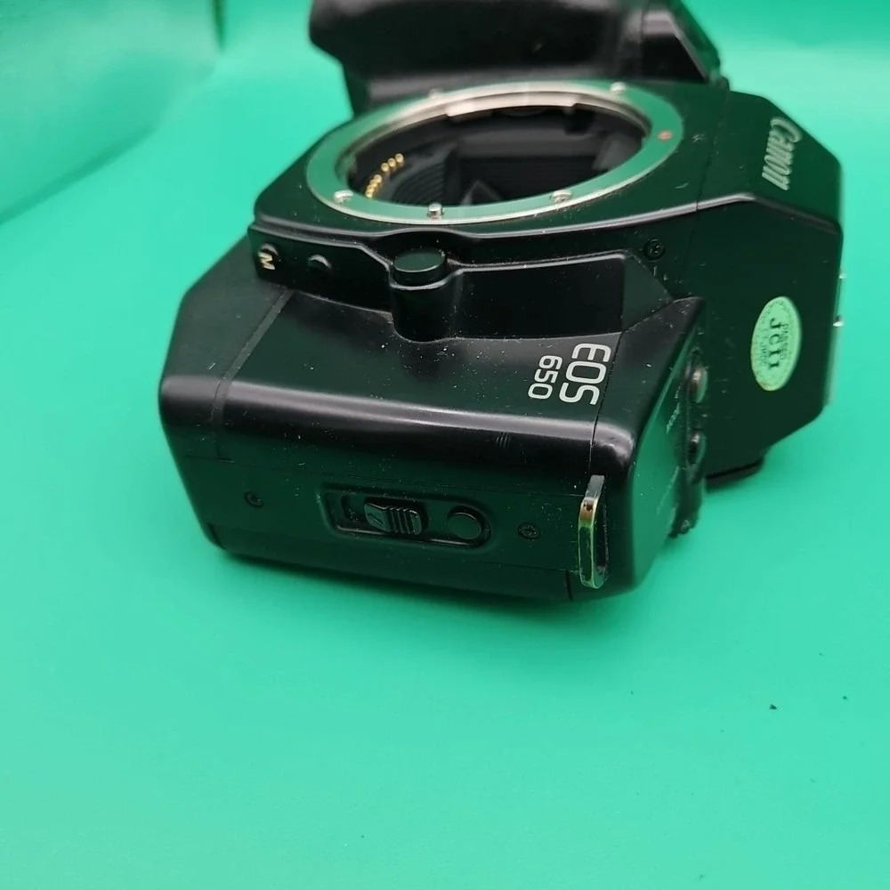 Canon EOS 650 35mm SLR Film Camera Body Only‎ Untested As Is